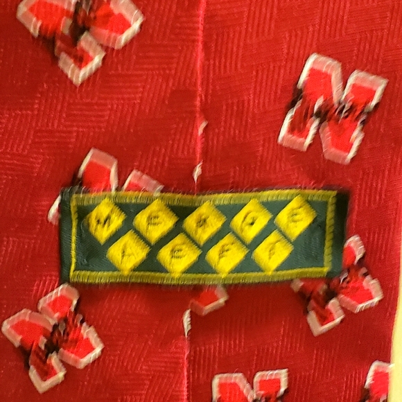 NEBRASKA MERGE LEFT RED WHITE BLACK "N" LOGO REPEAT SILK NECKTIE TIE Made In USA - Picture 9 of 11